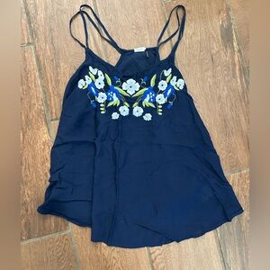 Akemi + Kin size M floral embroidered flowy tank